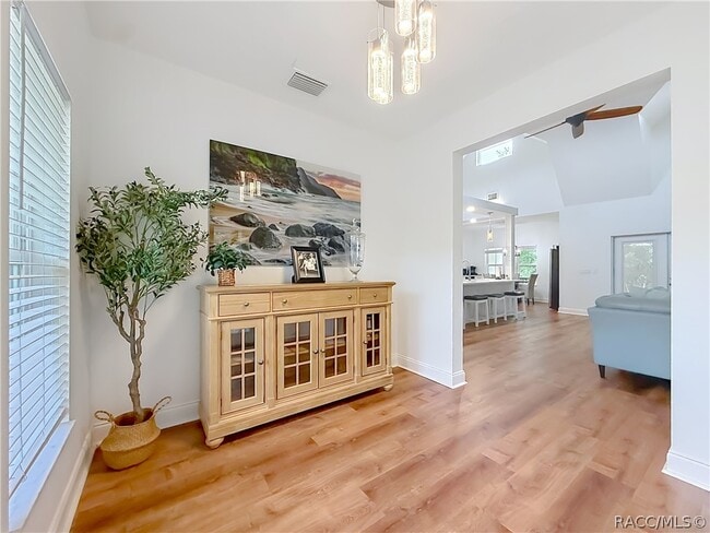 Building Photo - 6687 W 7 Rivers Dr