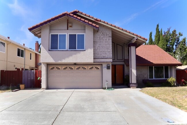 Building Photo - Spacious 4-bedroom home with Bonus Loft located in Union City! – Beautiful Backyard!