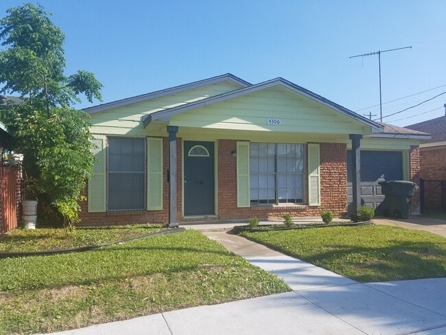 Building Photo - 2 bedroom 1 bath 43rd Ave. L - pet friendly