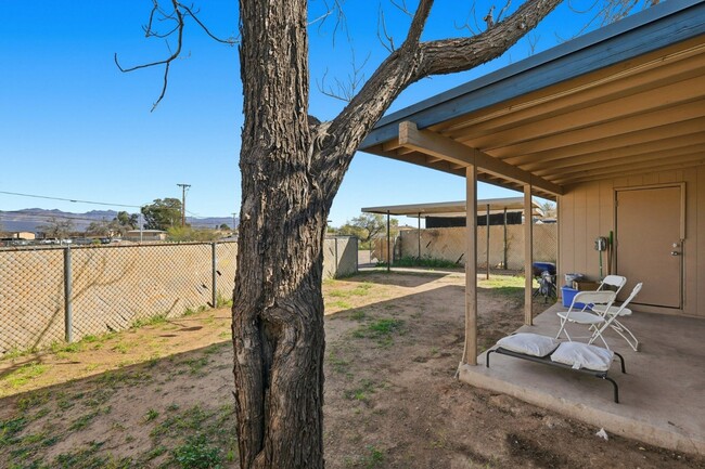 Photo - 2439 Parkside Dr