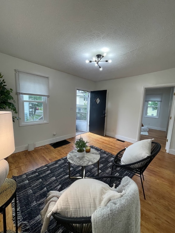 Photo - 109 W Maple St