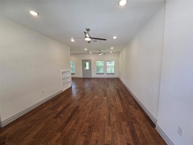 Photo - 2105 Tiger Trail Unidad 702