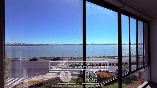 Building Photo - Bright Airy 1-Bedroom with Sweeping city Views, Includes water/garbage/parking/amenities! Unit F355