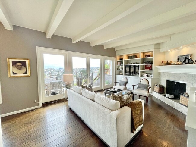 Building Photo - 3BR/2.5BA INCOMPARABLE Views!!! Prime Corona Heights Residence! 2 car parking and laundry! PROGRE...