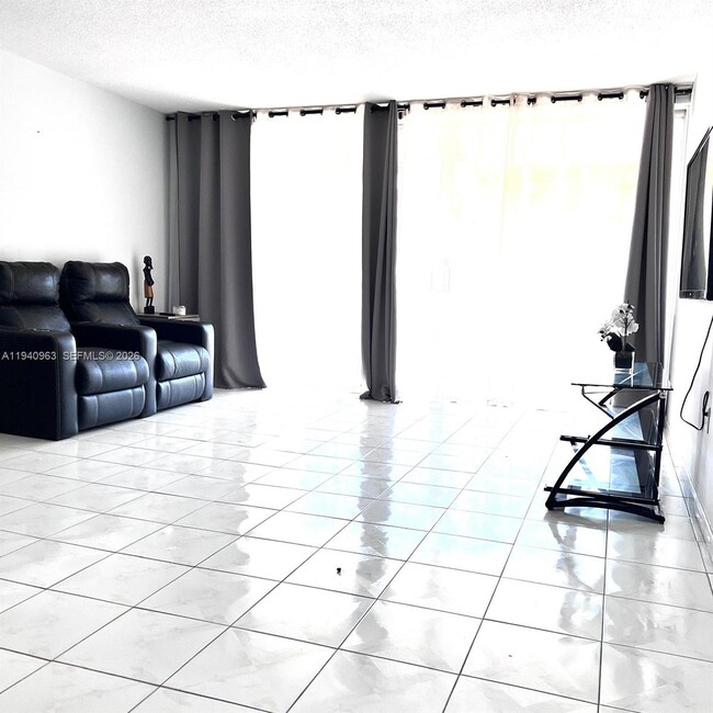 Photo - 1670 NE 191st St Unit 403-3