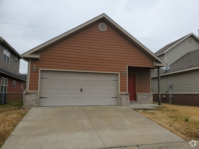 Building Photo - 2-Bedroom, 2.5-Bath Home with 2-Car Garage...