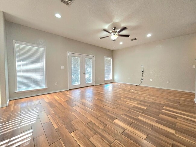 Photo - 6 Sunflower Cir