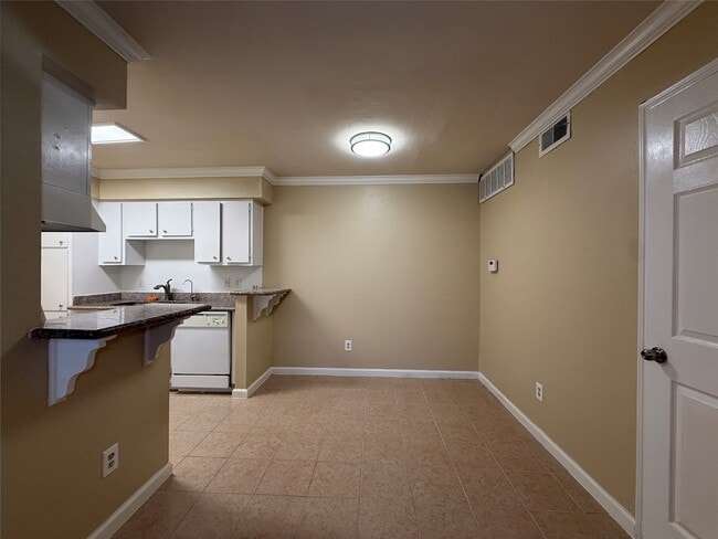 Photo - 2250 Bering Dr Unidad 53