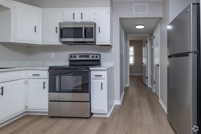 1BR, 1BA - 500SF - Kitchen