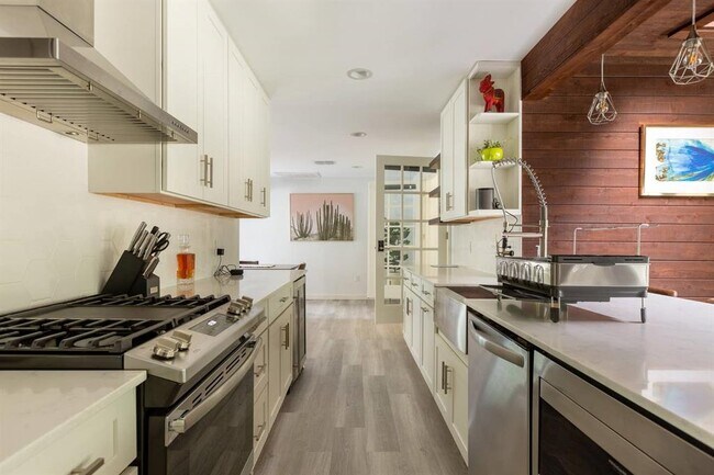 Photo - 1703 Deerfield Dr