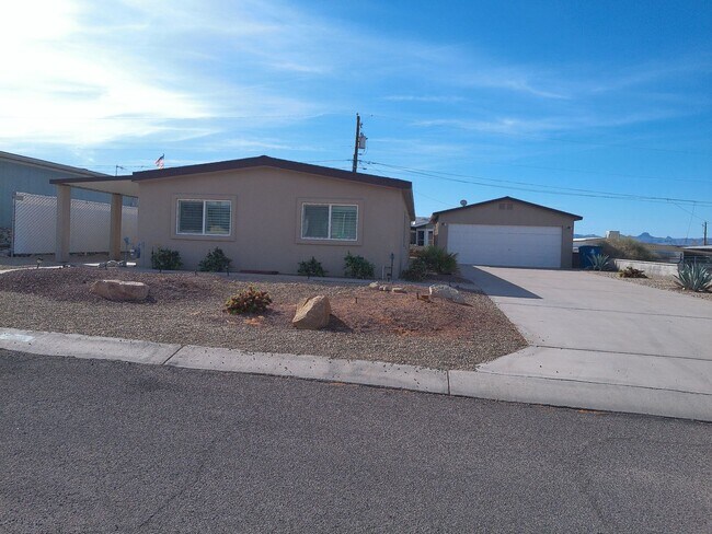 Spacious 4 bedroom 2 bath Double wide - Spacious 4 bedroom 2 bath Double wide House