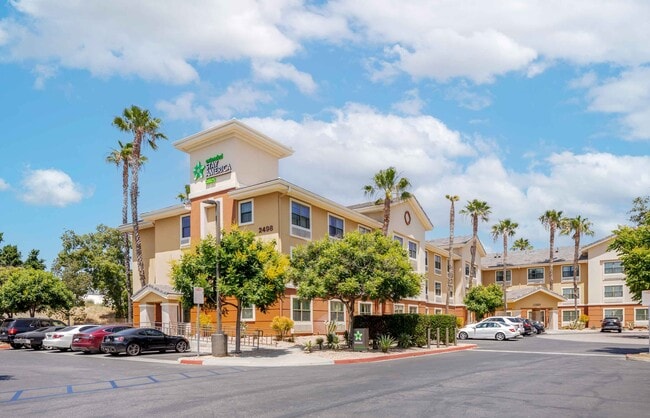 Furnished Studio-Los Angeles - Simi Valley