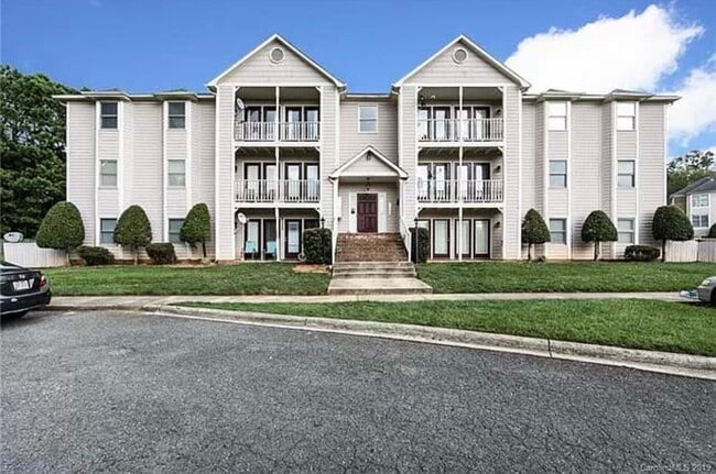 Building Photo - 6145 Meadow Rose Ln Apt K Unit Apt K
