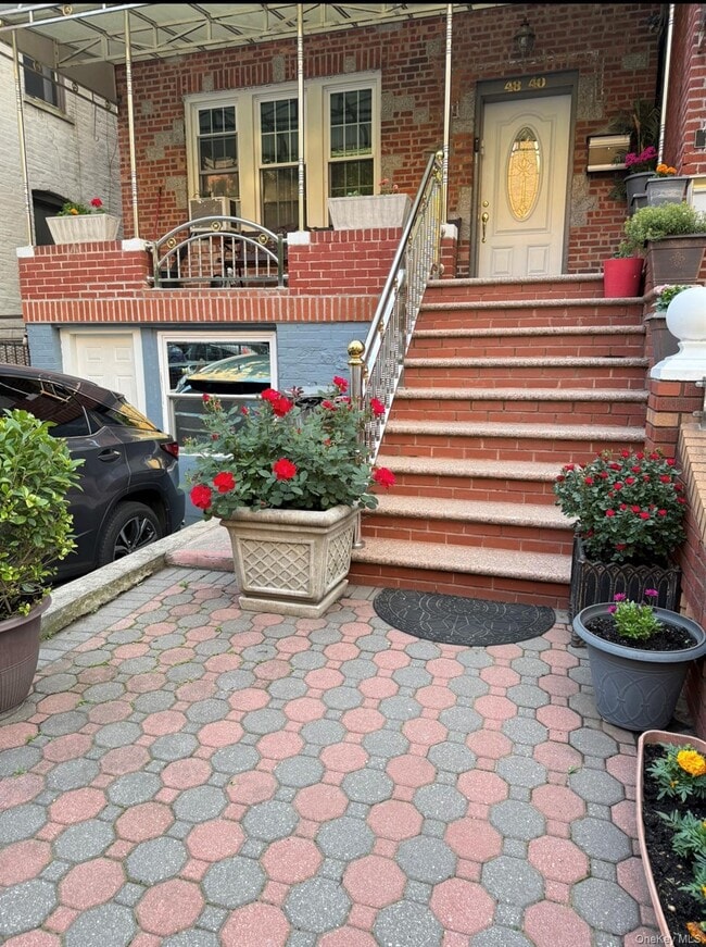 Building Photo - 48-40 46th St Unit 2