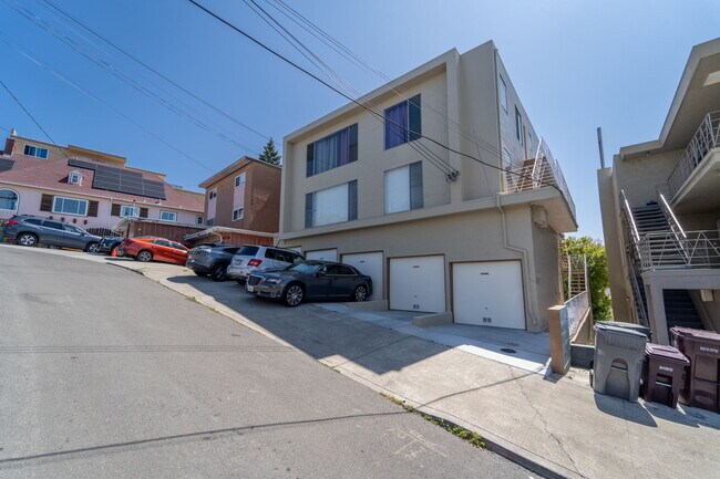 Photo - 498 Capital St Unit 5