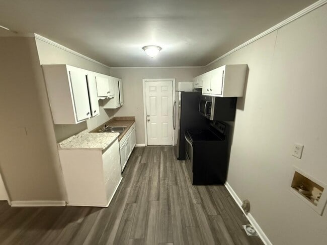 Photo - 3015 Batavia St