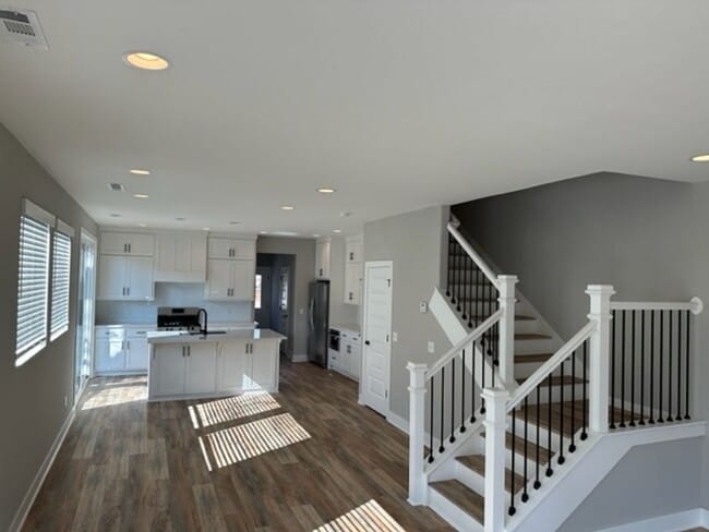 Building Photo - 124 W Spring St Unit 1 Rental