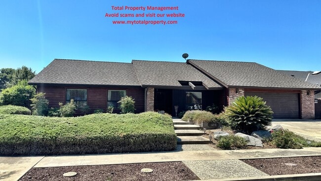 Building Photo - 475 E Mercedes Ave