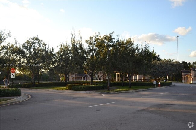 Building Photo - 1008 SW 147th Ave Unit 10602 Rental