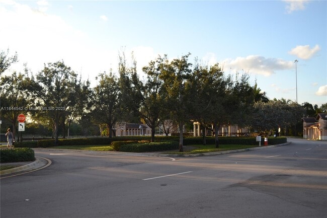 Building Photo - 1008 SW 147th Ave Unit 10602 Rental