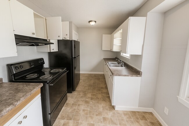 Photo - 1741 N Riley Ave