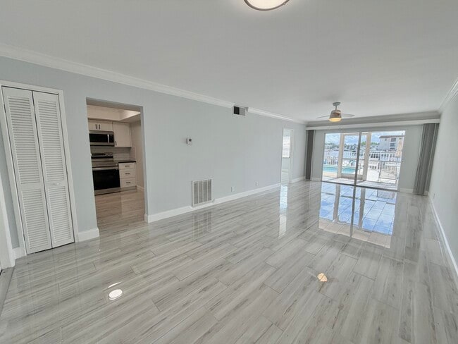 Photo - 312 Northlake Dr Unit 104
