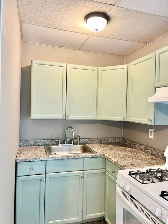 Photo - 22-24 Lawn Avenue - Unit #1R Unidad #1R