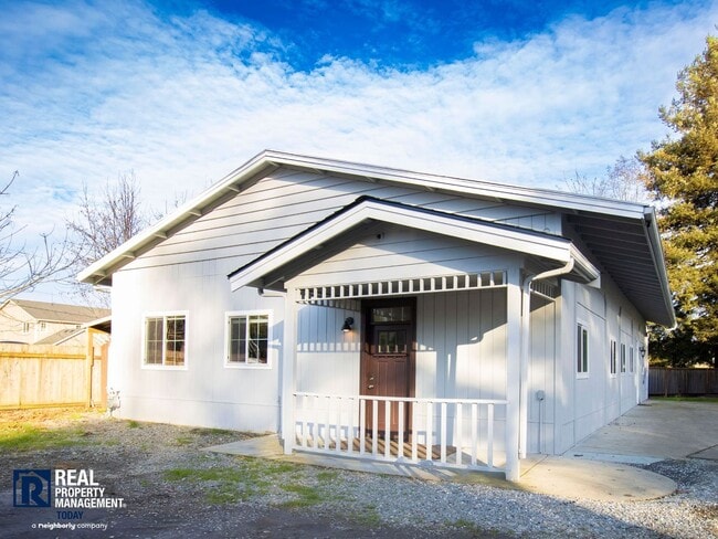 Building Photo - Mills - 2817 (Advertising Only) Unit 1