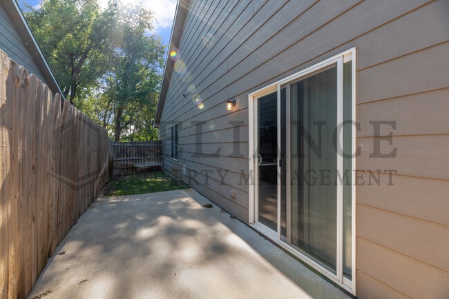 Photo - 5533 S Victoria St