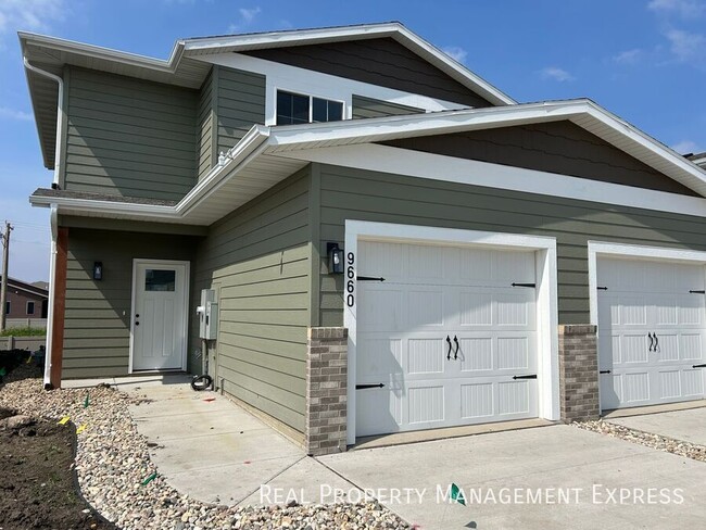 Cozy 2 Bedroom 1.5 Bathroom Townhome - Cozy 2 Bedroom 1.5 Bathroom Townhome