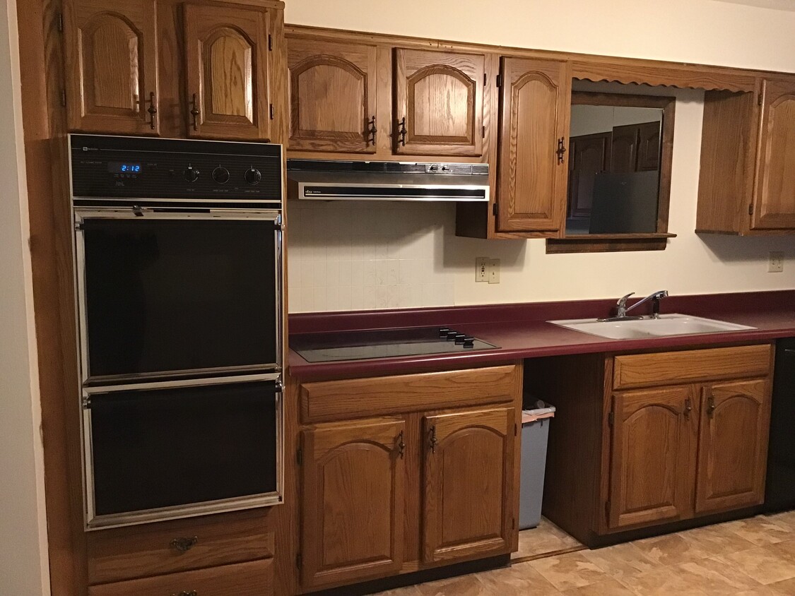 Kitchen 1 - 602 E. Second St. Apt A (Franklin, OH)