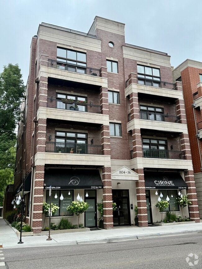 Building Photo - 1834 W Foster Ave Unit 3E Rental