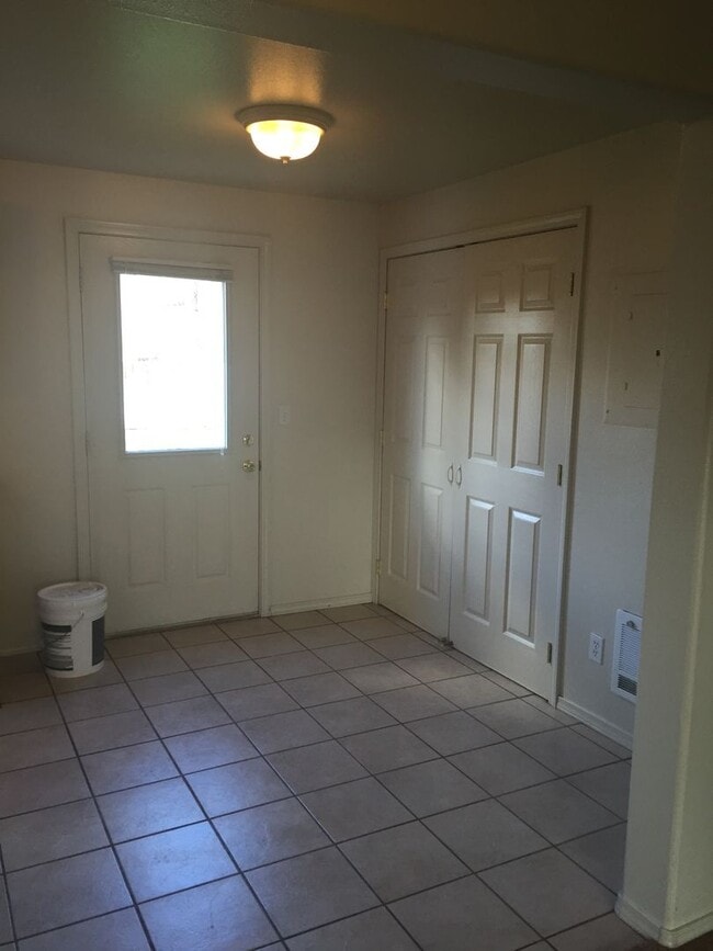 Photo - Conveniently Located 2 Bed/1.5 Bath Townho... Unit 1716