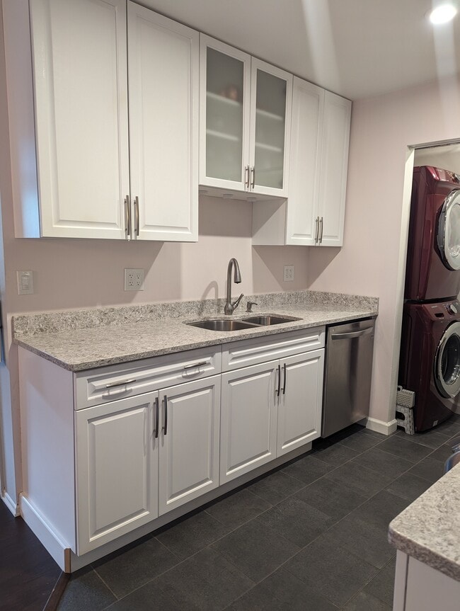 Building Photo - 271 Hildred Dr Unit 271
