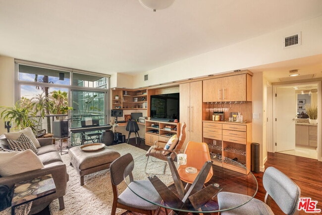 Photo - 13700 Marina Pointe Dr Unidad 415