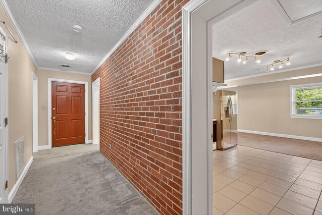 Building Photo - 6013 Neilwood Dr