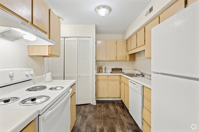 2BR, 2BA - 1,100SF - Kitchen