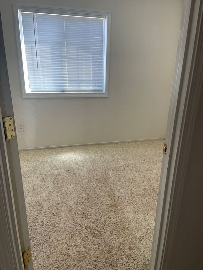 Photo - ROSEVILLE HOME FOR  RENT – Spacious 3 Bedroom Home on Large Corner Lot