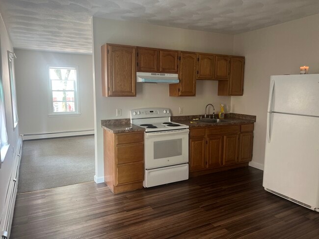 Building Photo - 143 Putnam St Unit Apartment 1