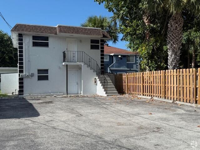 Building Photo - 302 N Tamarind Ave Rental