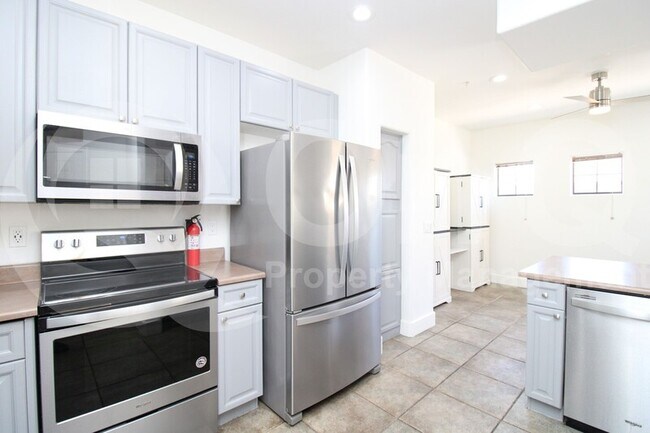 Photo - 4200 N 82nd St Unidad 2002