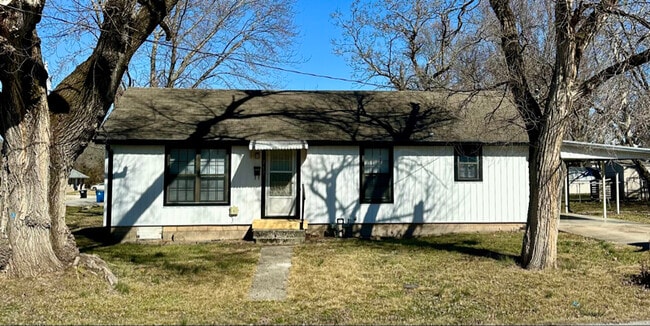 Building Photo - 217 W Logan St