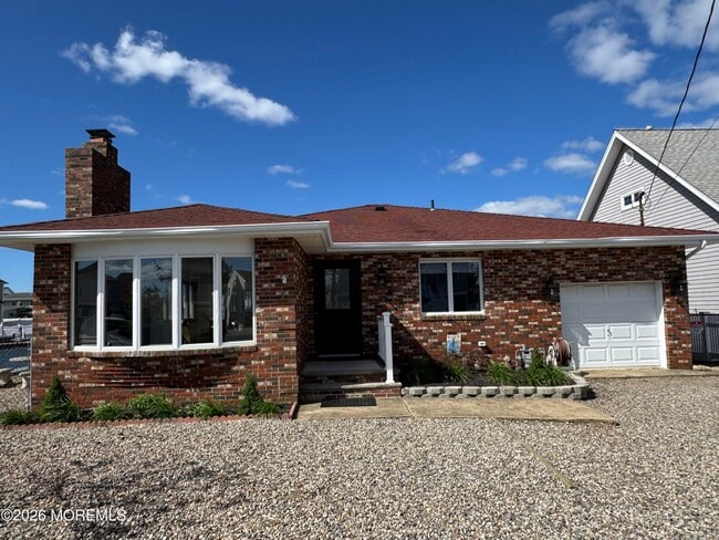 Building Photo - 31 Navarra Dr