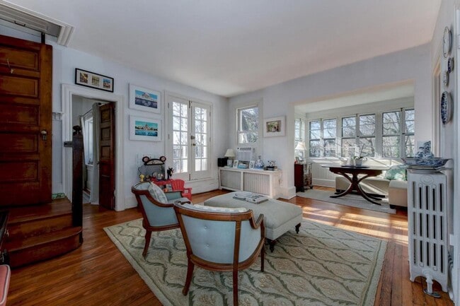 Photo - 1622 1/2 29th St NW Apartment