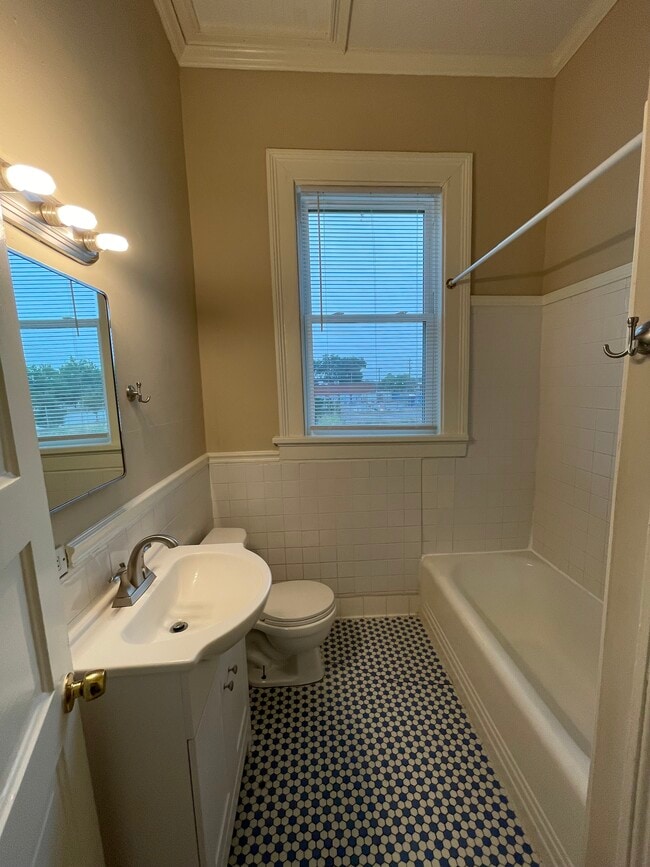 5th 3 bathroom - 1130 5th Ave