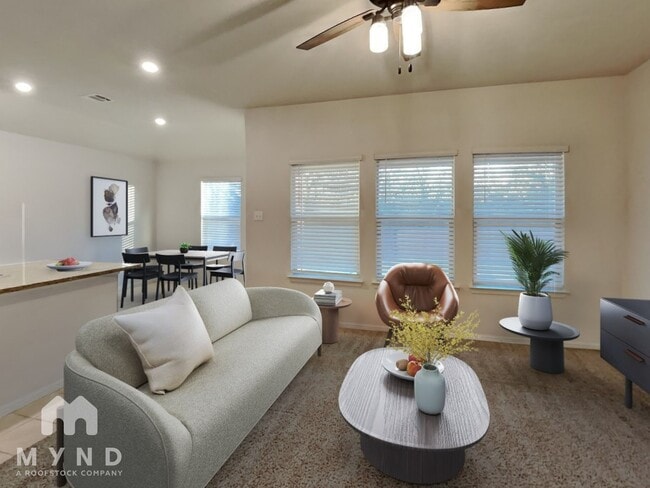 Photo - 808 Hutchins Dr