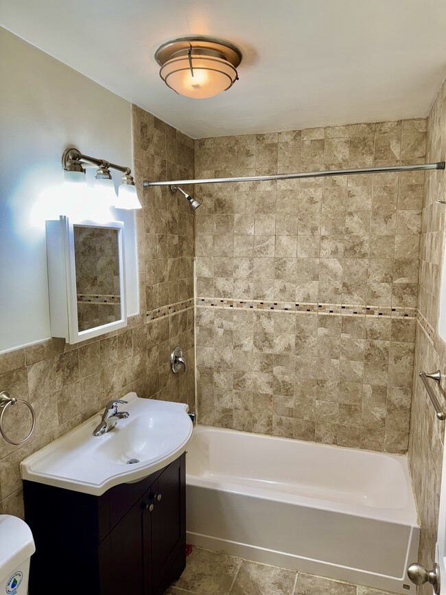Photo - 2401 W Balmoral Ave Unit 3D