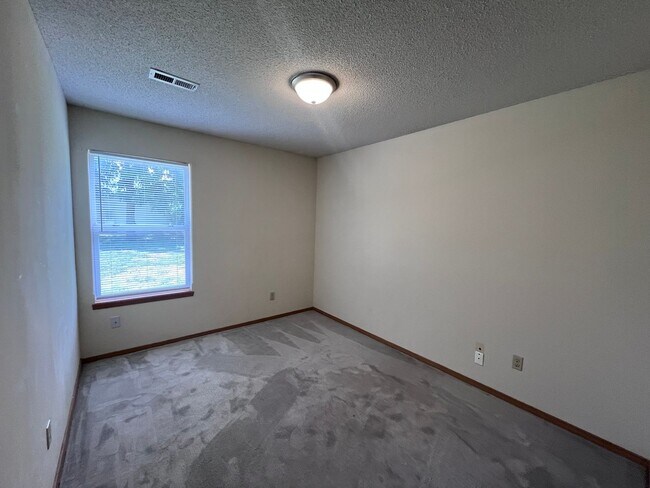 1309-1323 W Lotus