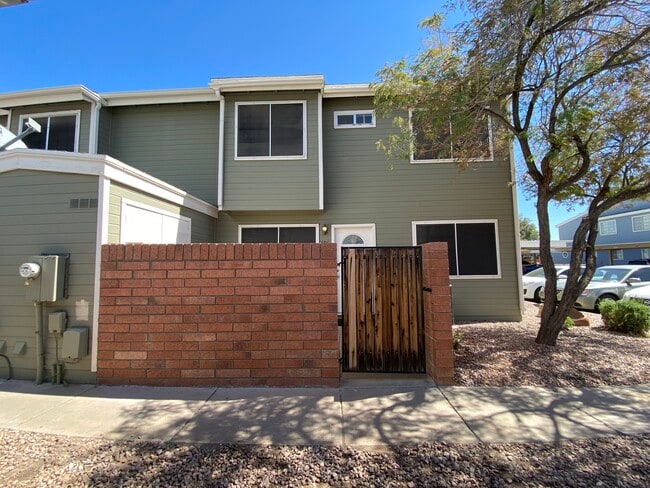 Photo - 2301 E University Dr House