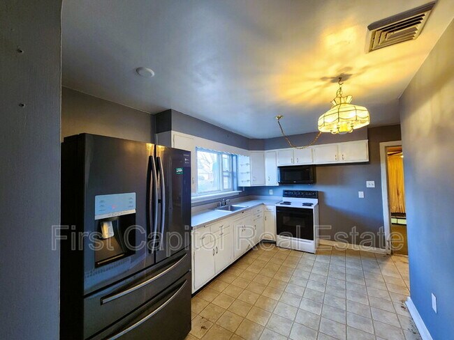 Photo - 408 Clinton Rd